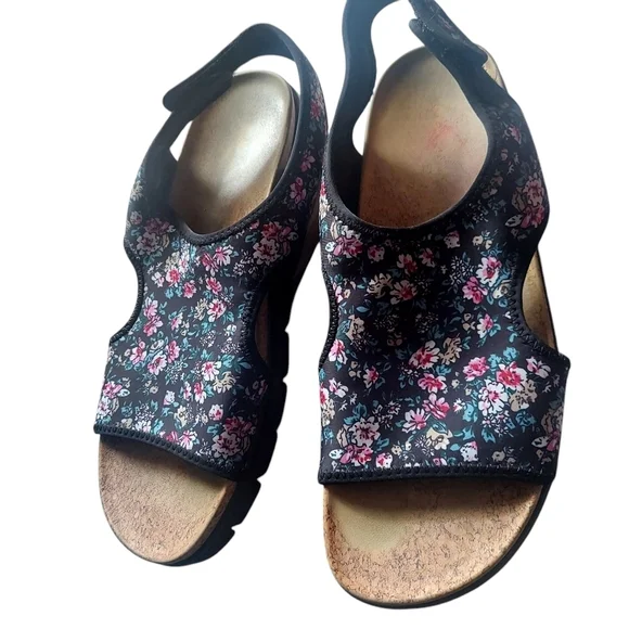 42/11 Alergria Black Floral Sandals‎ - Picture 7 of 9